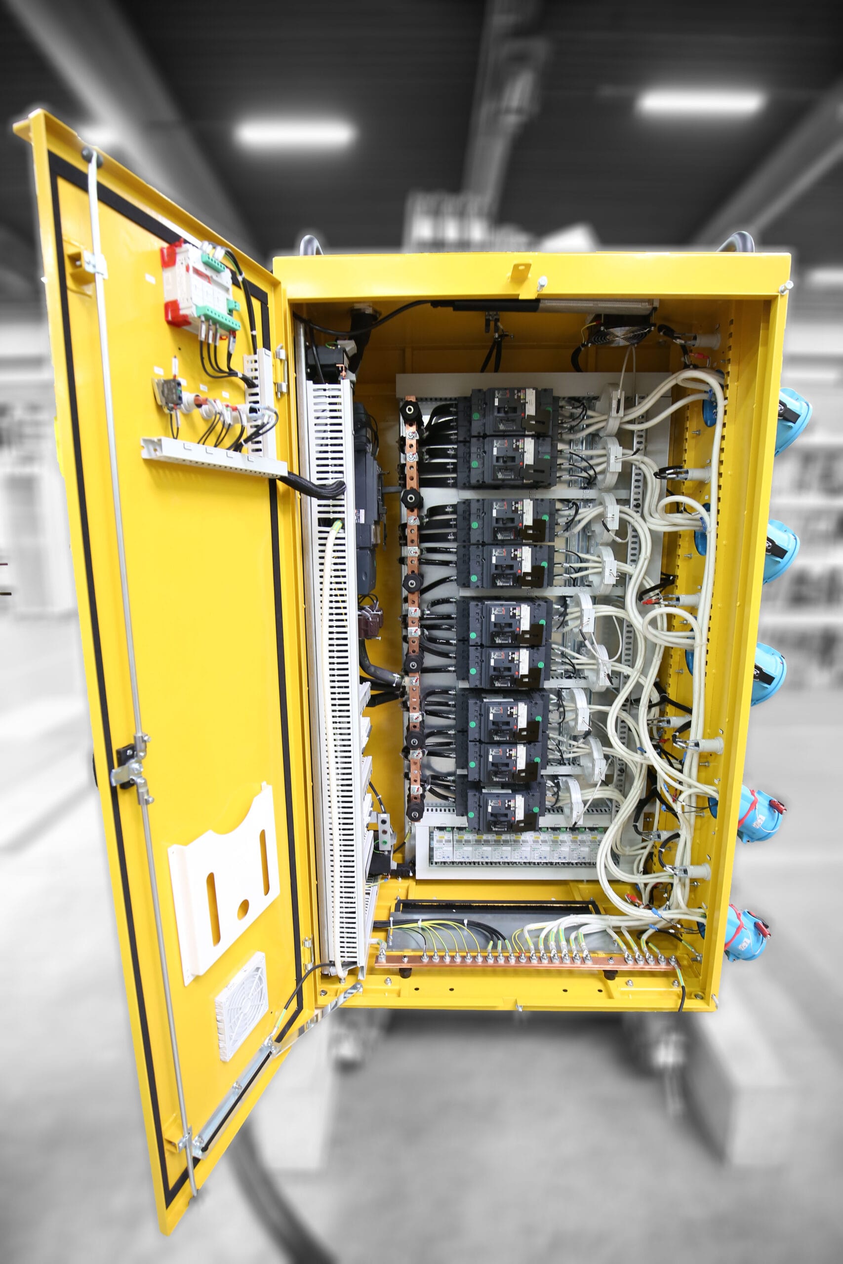 Power distribution and conversion equipment — visuel 1